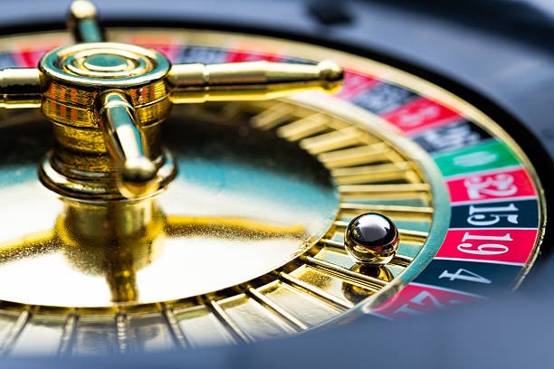 astor33 roulette table with multilingual dealer and live chat interface