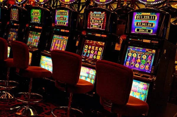astor33 live blackjack table with professional dealer